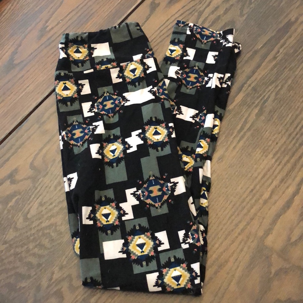 LulaRoe Aztec Pattern Legging